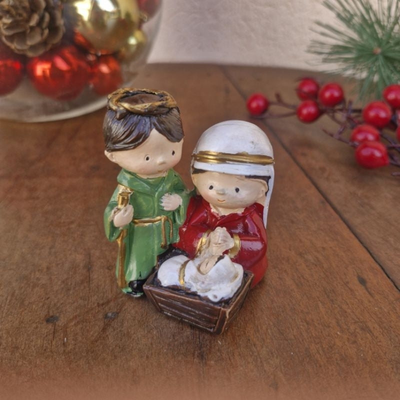 Imagem Sagrada Família Infantil Natal Presépio em Resina - 7cm