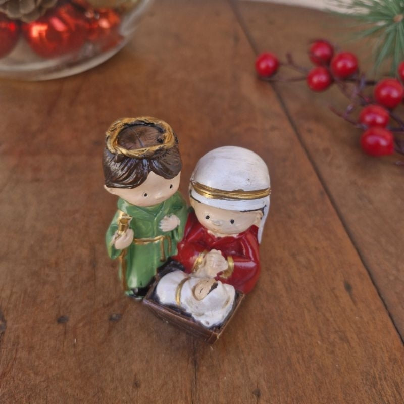 Imagem Sagrada Família Infantil Natal Presépio em Resina - 7cm