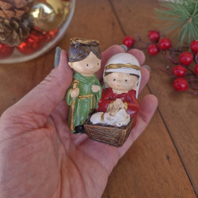 Imagem Sagrada Família Infantil Natal Presépio em Resina - 7cm